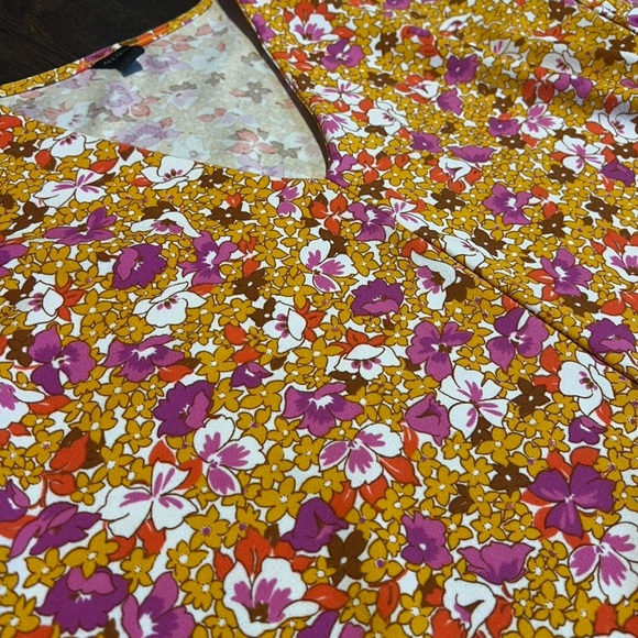 Ann Taylor Floral V-Neck Blouse - Picture 4 of 5